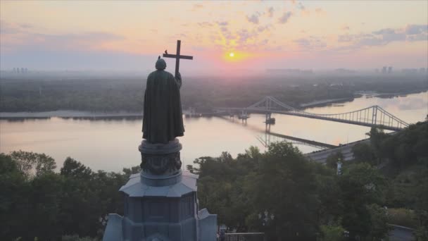 Stock Footage Shows Aerial View Monument Vladimir Great Dawn Morning — Video Stock