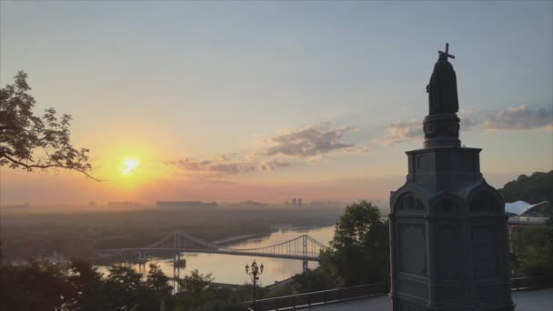 Stock Footage Shows Aerial View Monument Vladimir Great Dawn Morning — Video Stock