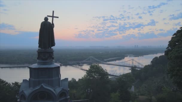 Stock Footage Shows Aerial View Monument Vladimir Great Dawn Morning — Vídeo de stock