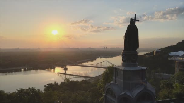 Stock Footage Shows Aerial View Monument Vladimir Great Dawn Morning — Wideo stockowe