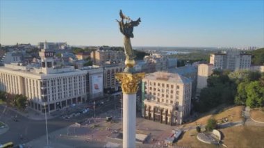 Bu stok görüntüler Ukrayna 'nın başkenti Kyiv' deki 8K çözünürlüğündeki anıtın havadan görünüşünü gösteriyor.