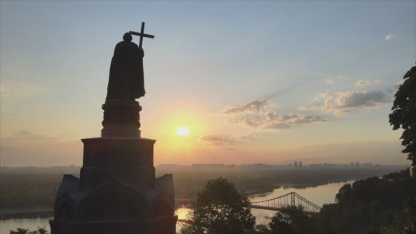 Stock Footage Shows Aerial View Monument Vladimir Great Dawn Morning — Stok video