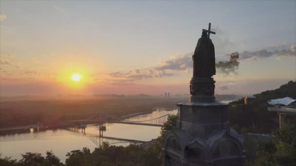 Stock Footage Shows Aerial View Monument Vladimir Great Dawn Morning — Stok video