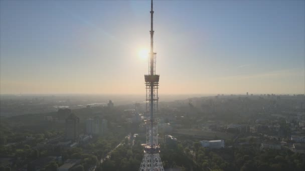 Tento Stock Záznam Ukazuje Letecký Pohled Televizní Věž Dopoledních Hodinách — Stock video
