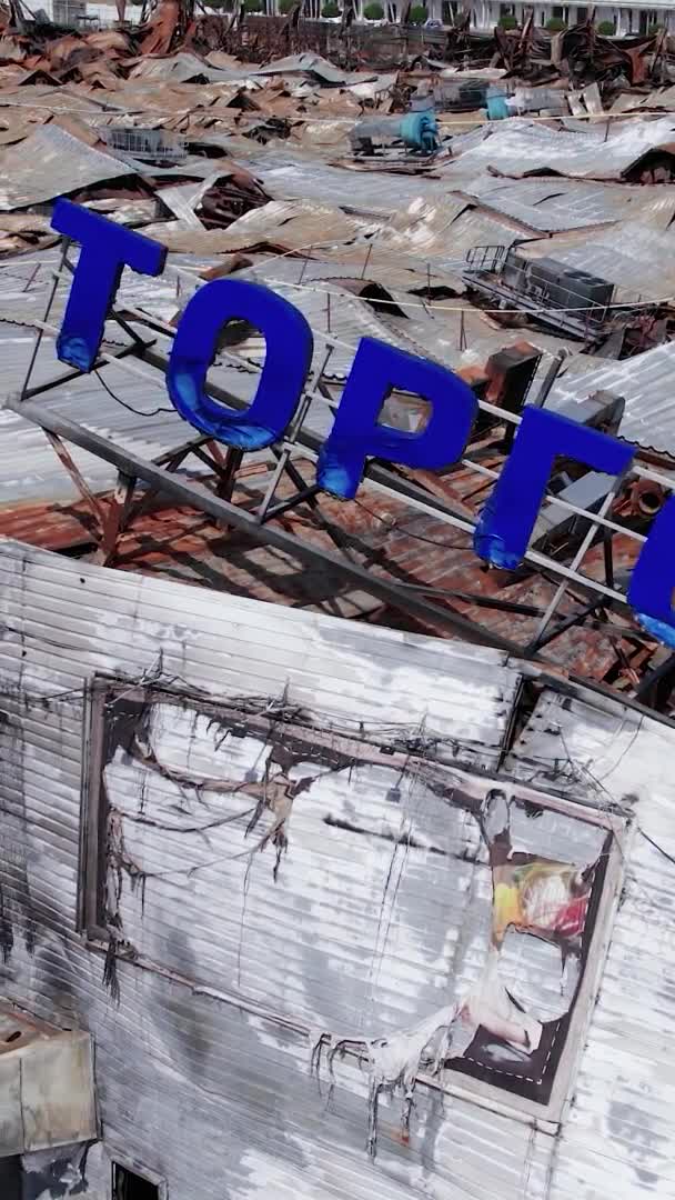 Stock Vertical Video Shows Destroyed War Building Shopping Center Bucha — ストック動画