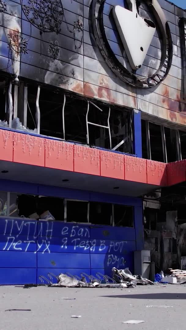 Stock Vertical Video Shows Destroyed War Building Shopping Center Bucha — ストック動画