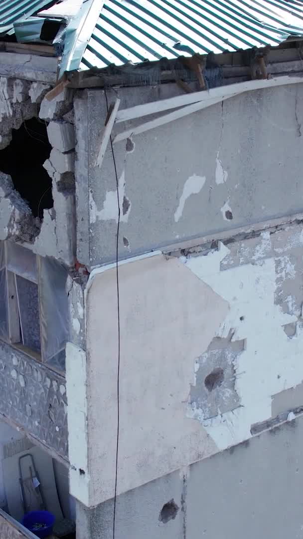 Stock Vertical Video Shows Destroyed Building City Makariv War Ukraine — ストック動画