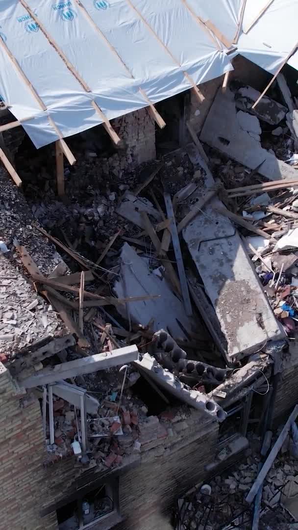 Stock Vertical Video Shows Destroyed Building City Makariv War Ukraine — Stockvideo