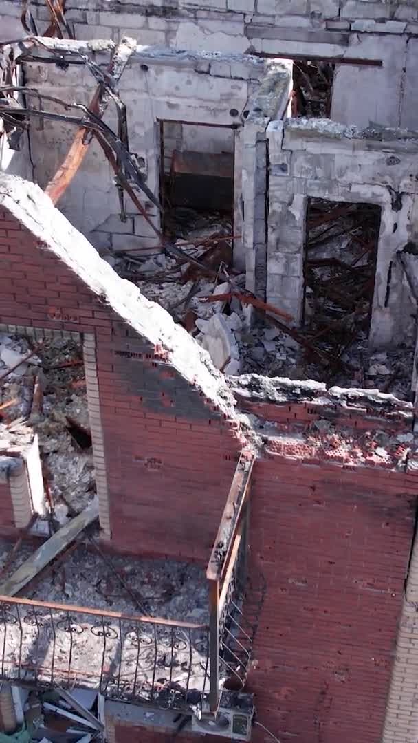 Stock Vertical Video Shows Destroyed Building City Makariv War Ukraine — Vídeo de Stock