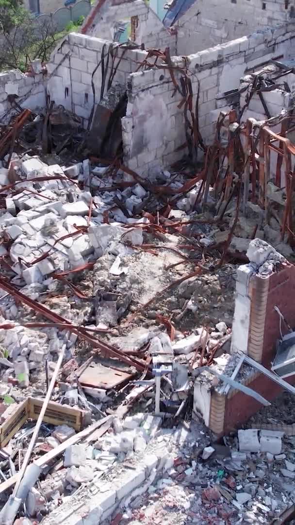 Stock Vertical Video Shows Destroyed Building City Makariv War Ukraine — Stockvideo