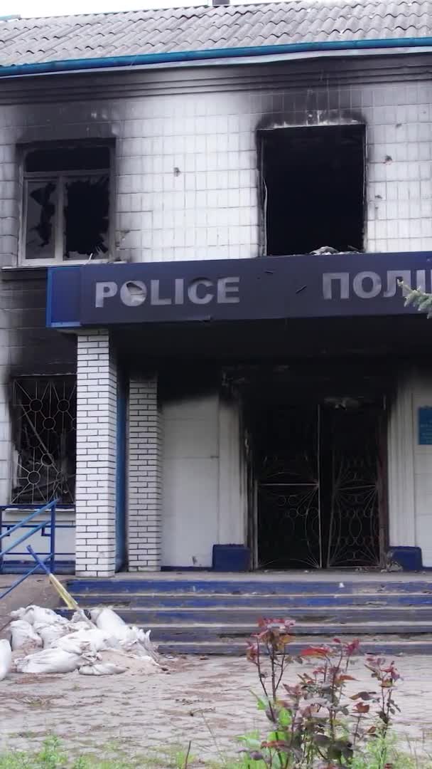 Este Video Vertical Muestra Las Secuelas Guerra Ucrania Edificio Destruido — Vídeo de stock