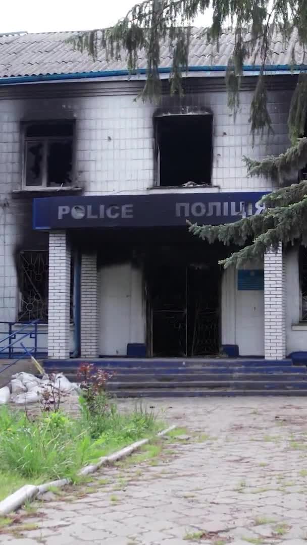 Этом Видео Запечатлены Последствия Войны Украине Разрушенное Сожженное Здание Отделения — стоковое видео