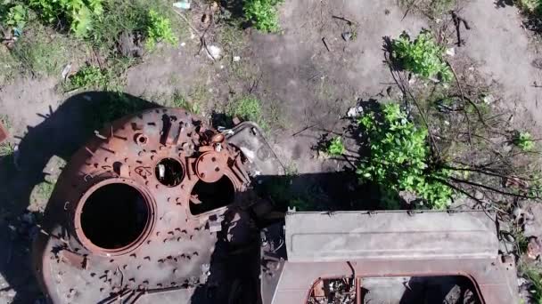 Dieses Vertikale Archivvideo Zeigt Eine Luftaufnahme Zerstörter Militärischer Ausrüstung Der — Stockvideo