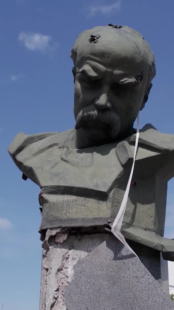 Este Vídeo Vertical Mostra Monumento Taras Shevchenko Borodyanka Ucrânia Durante — Vídeo de Stock