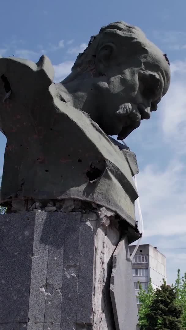 Dieses Vertikale Video Zeigt Das Durchschossene Denkmal Für Taras Schewtschenko — Stockvideo