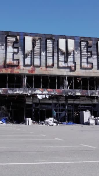 Stock Vertical Video Shows Destroyed Building Shopping Center Bucha — 비디오