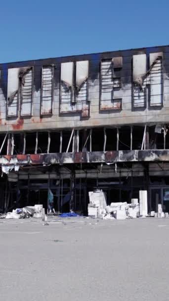 Stock Vertical Video Shows Destroyed Building Shopping Center Bucha — Stok Video