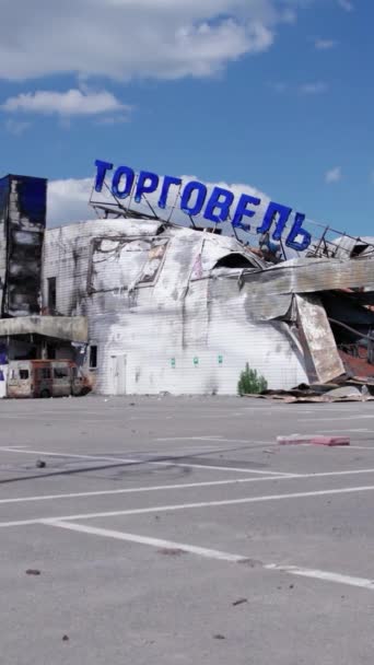 Stock Vertical Video Shows Destroyed Building Shopping Center Bucha — Stok video