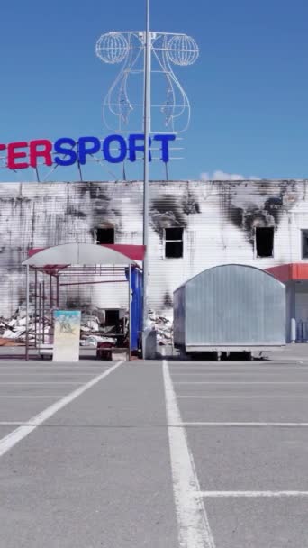 Stock Vertical Video Shows Destroyed Building Shopping Center Bucha — Video Stock