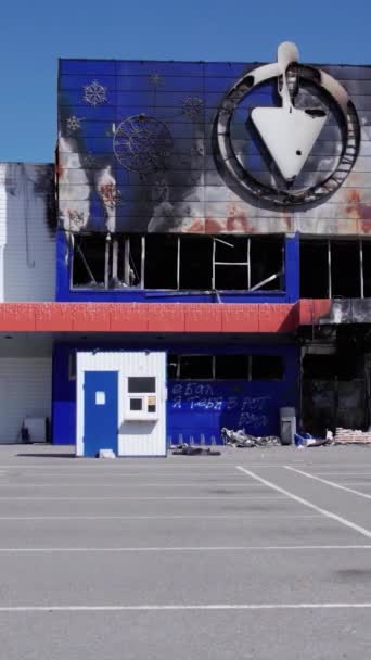 Stock Vertical Video Shows Destroyed Building Shopping Center Bucha — 비디오