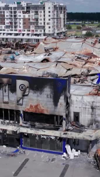 Stock Vertical Video Shows Destroyed Building Shopping Center Bucha — 비디오