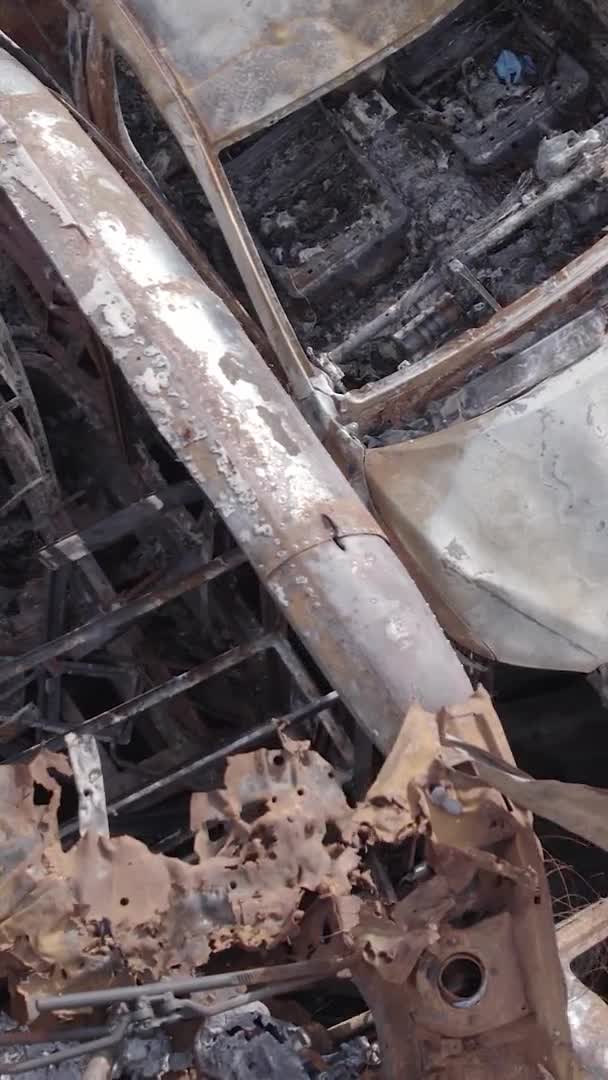 Toto Vertikální Video Ukazuje Skládku Pořízených Spálených Aut Irpin Okrese — Stock video