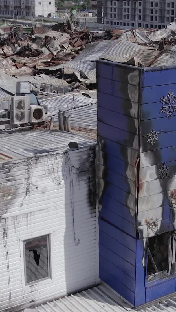 Stock Vertical Video Shows Destroyed War Building Shopping Center Bucha — Αρχείο Βίντεο