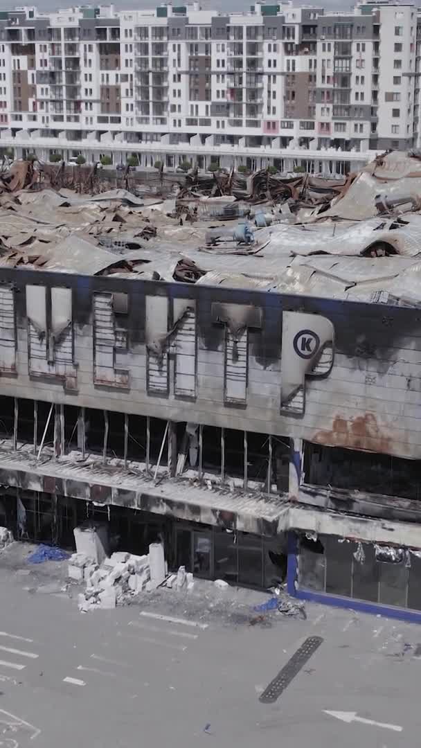 Stock Vertical Video Shows Destroyed War Building Shopping Center Bucha — kuvapankkivideo