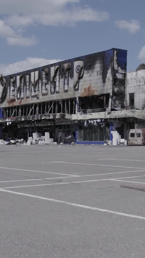 Stock Vertical Video Shows Destroyed War Building Shopping Center Bucha — Vídeos de Stock