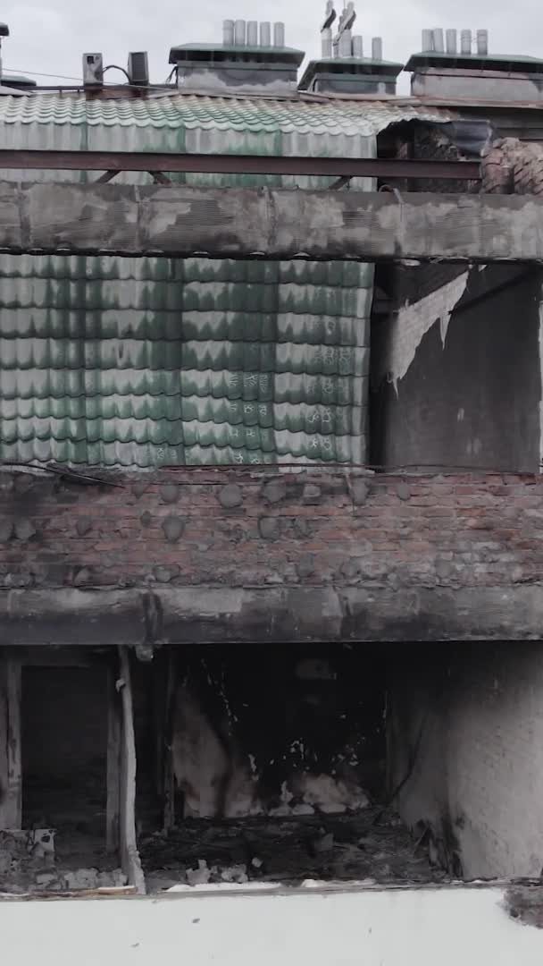 Dieses Vertikale Archivvideo Zeigt Ein Kriegszerstörtes Gebäude Stojanka Bezirk Bucha — Stockvideo