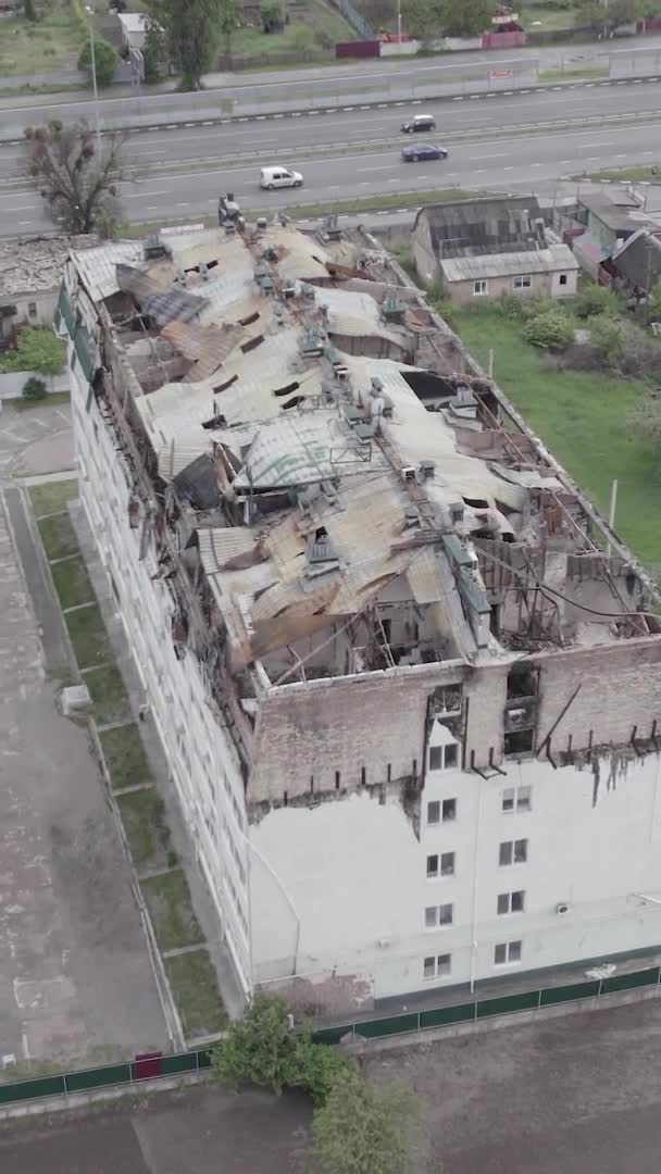 Questo Video Verticale Mostra Edificio Devastato Dalla Guerra Nel Distretto — Video Stock