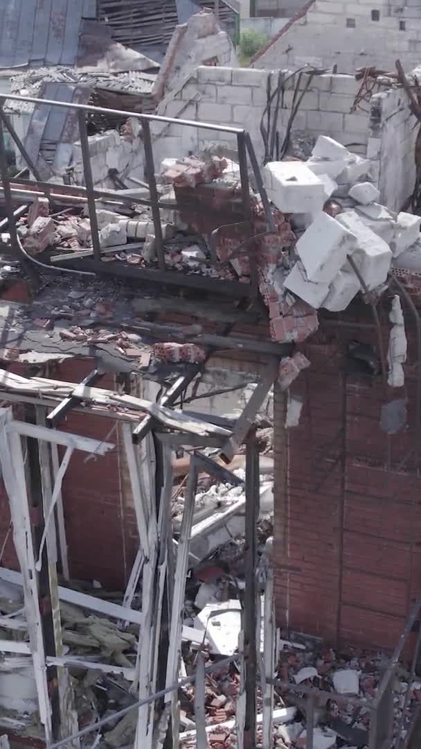 Stock Vertical Video Shows Destroyed Building City Makariv War Ukraine — 图库视频影像