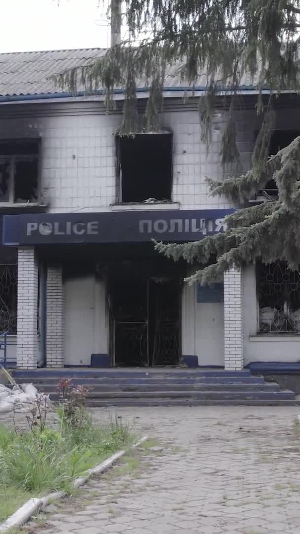 Stock Vertical Video Shows Aftermath War Ukraine Destroyed Burned Building — Stock Video