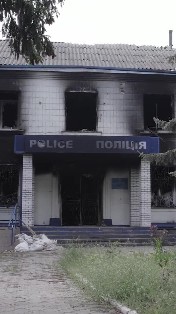 Stock Vertical Video Shows Aftermath War Ukraine Destroyed Burned Building — Stock Video