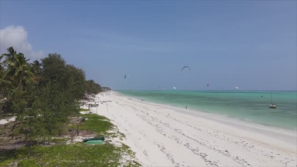 Tämä Varastossa Video Näyttää Antenni Näkymä Rannalle Zanzibar Saarella Tansaniassa — kuvapankkivideo