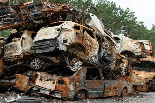 Tőzsdei Fotó Egy Rakás Felgyújtott Autót Mutat Irpin Ben Bucha Jogdíjmentes Stock Fotók