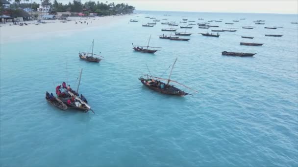 Deze Stockvideo Toont Boten Oceaan Voor Kust Van Zanzibar Resolutie — Stockvideo