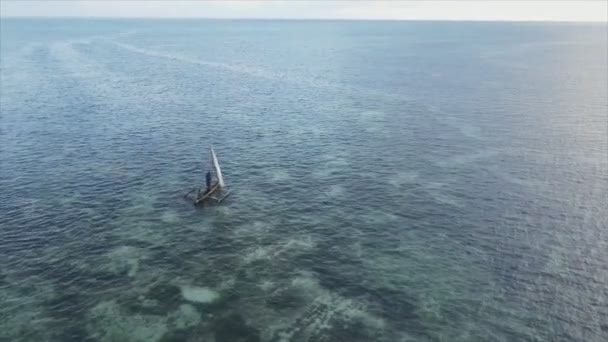 Deze Stockvideo Toont Boten Oceaan Voor Kust Van Zanzibar Resolutie — Stockvideo