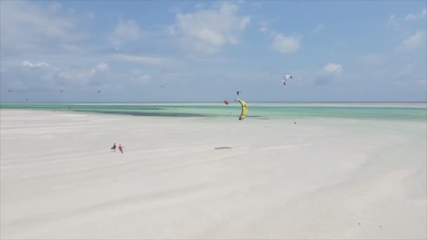 Deze Stockvideo Toont Kitesurf Nabij Kust Van Zanzibar Tanzania Resolutie — Stockvideo