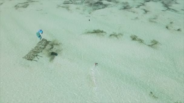 Deze Stockvideo Toont Kitesurf Nabij Kust Van Zanzibar Tanzania Resolutie — Stockvideo