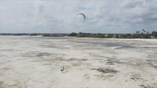 Este Vídeo Mostra Kitesurf Perto Costa Zanzibar Tanzânia Resolução — Vídeo de Stock