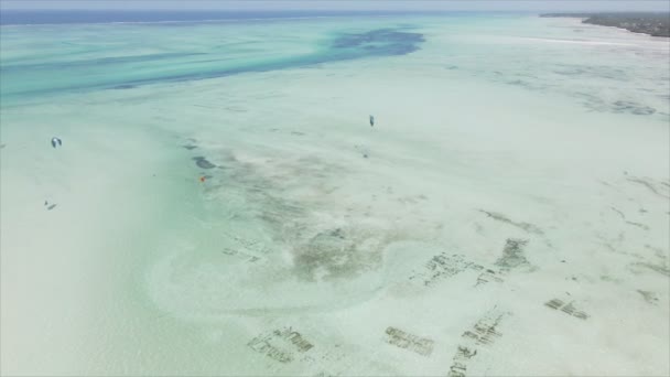 Відео Показує Повітряний Приплив Океані Біля Узбережжя Занзібару Танзанія Роздільною — стокове відео