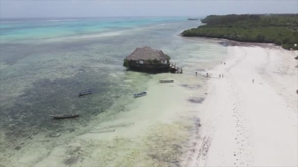 Stock Video Shows Aerial View House Stilts Ocean Coast Zanzibar — Αρχείο Βίντεο