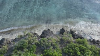 Bu video 8K çözünürlükte Tanzanya 'nın Zanzibar kıyısındaki okyanus manzarasını gösteriyor.