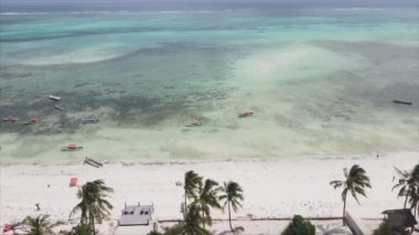Bu video 8K çözünürlükte Tanzanya 'nın Zanzibar kıyısındaki okyanus manzarasını gösteriyor.
