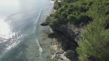 Bu video 8K çözünürlükte Tanzanya 'nın Zanzibar kıyısındaki okyanus manzarasını gösteriyor.