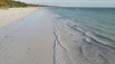 Bu video 8K çözünürlükte Tanzanya 'nın Zanzibar kıyısındaki okyanus manzarasını gösteriyor.
