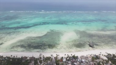 Bu video 8K çözünürlükte Tanzanya 'nın Zanzibar kıyısındaki okyanus manzarasını gösteriyor.