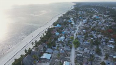 Bu video 8K çözünürlükte Tanzanya 'nın Zanzibar kıyısındaki okyanus manzarasını gösteriyor.