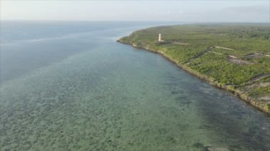 Bu video 8K çözünürlükte Tanzanya 'nın Zanzibar kıyısındaki okyanus manzarasını gösteriyor.